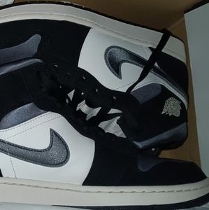 Air Jordan 1s Mid SE Satin Smoke Grey